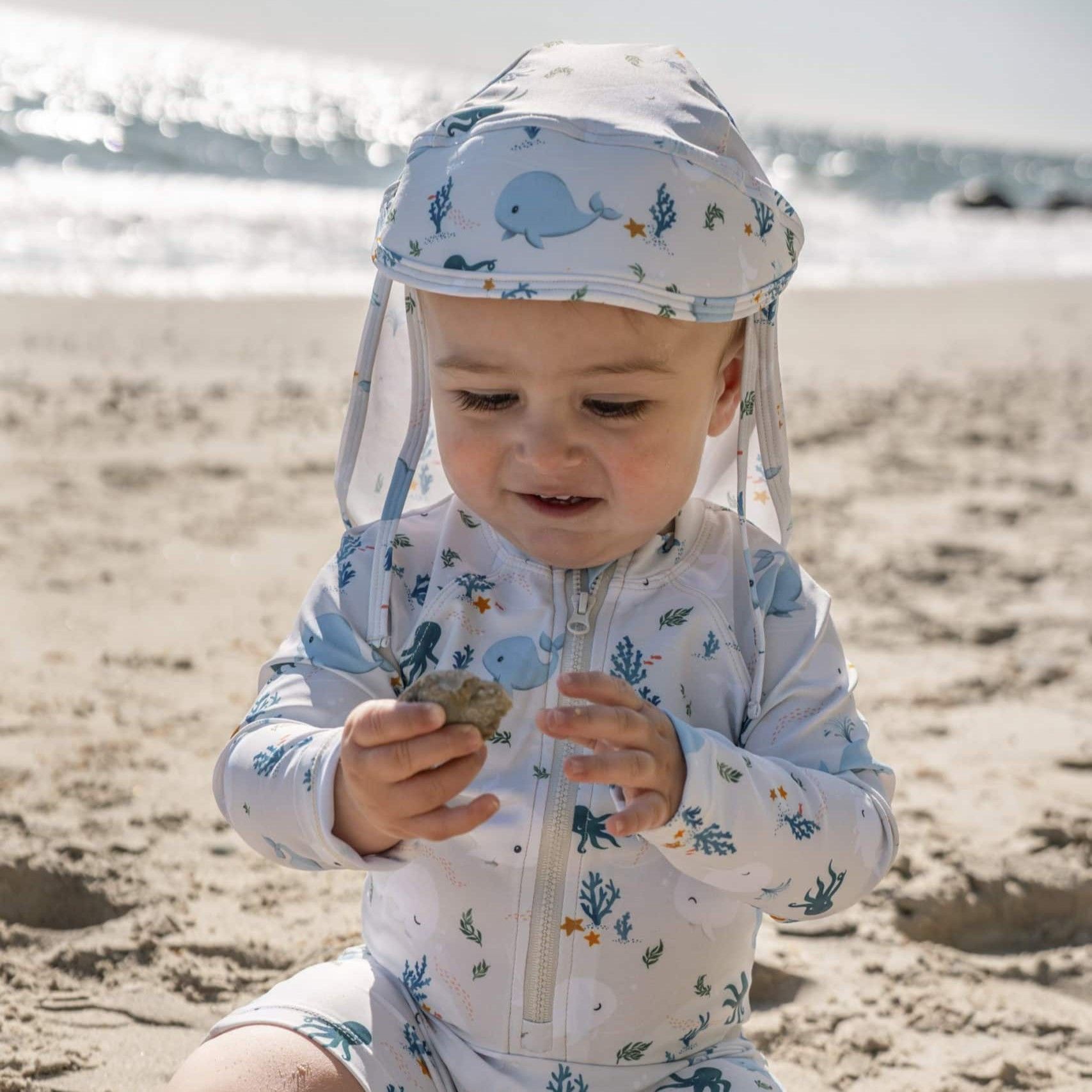 Chapeau anti UV bébé Lykke Filibabba baleines bleues