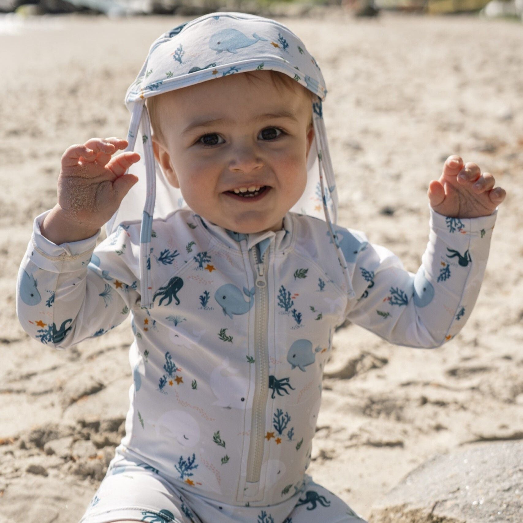 Chapeau anti UV bébé Lykke Filibabba baleines bleues