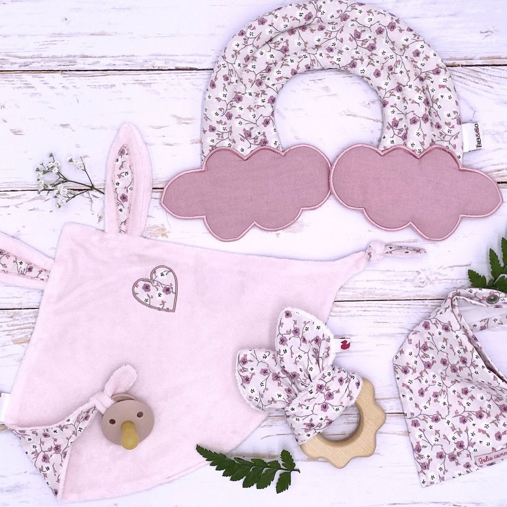 Décoration murale arc en ciel gaze de coton BB&CO fleurs