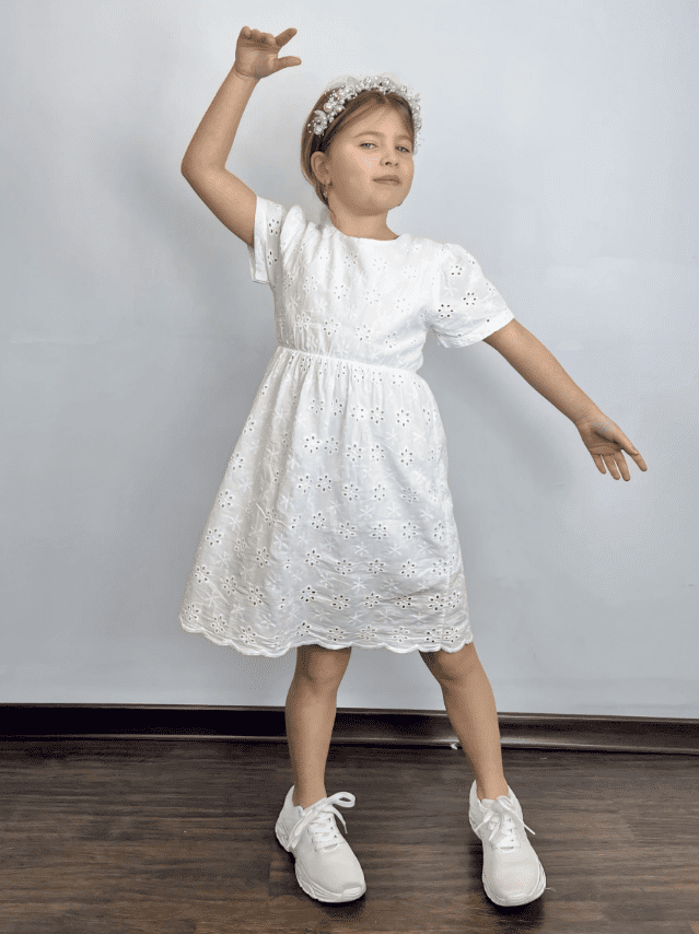 Robe fille en coton broderie anglaise florale blanche