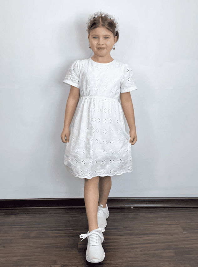Robe fille en coton broderie anglaise florale blanche