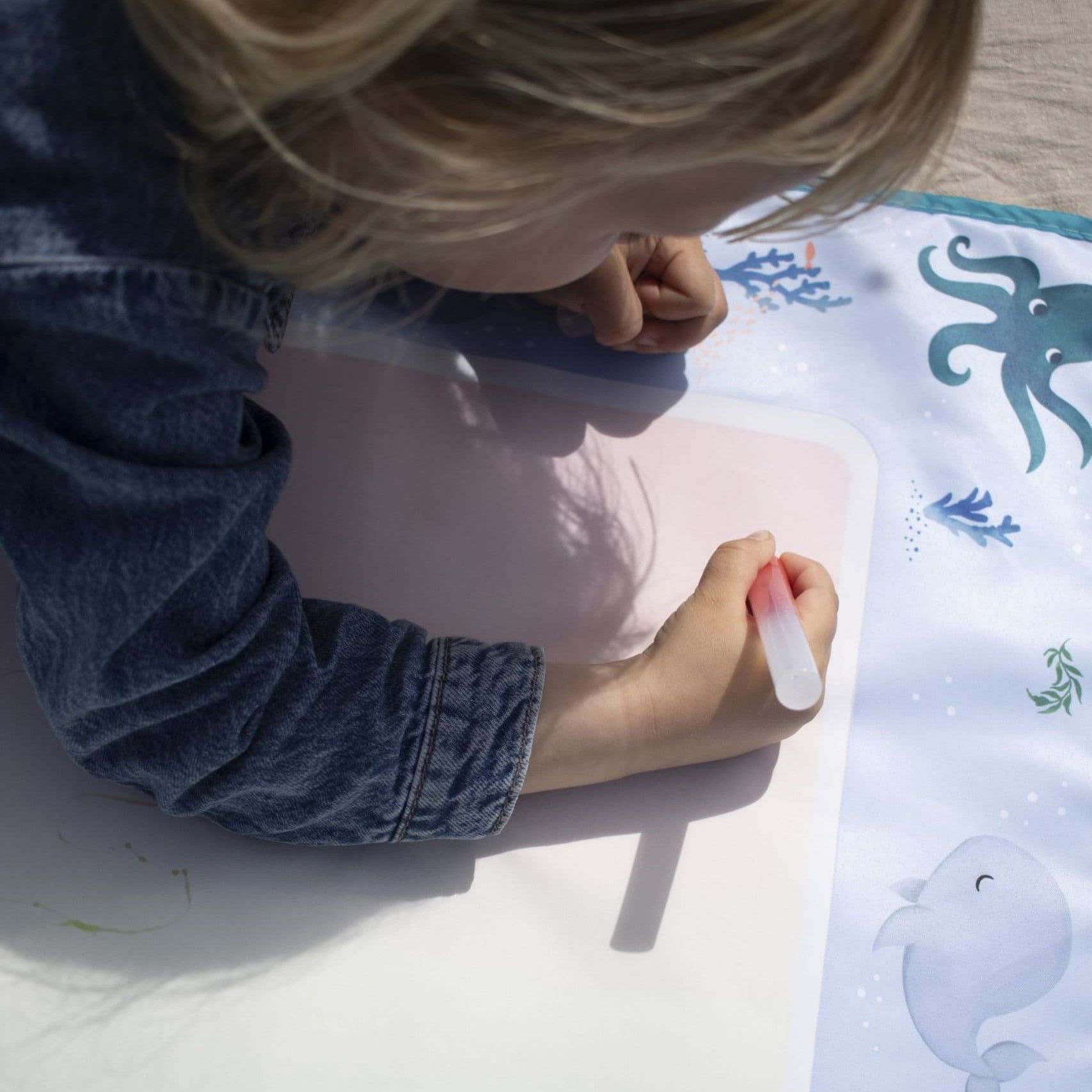 Tapis magique dessin à l'eau Filibabba Baleine bleue