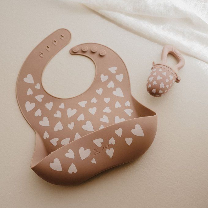 Bavoir en silicone pour bébé Zakuw Fall in Love taupe