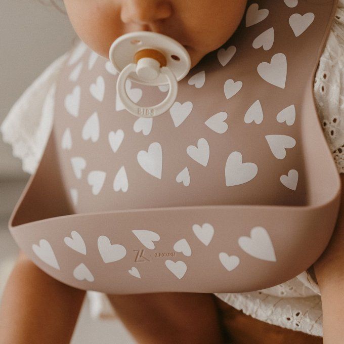 Bavoir en silicone pour bébé Zakuw Fall in Love taupe