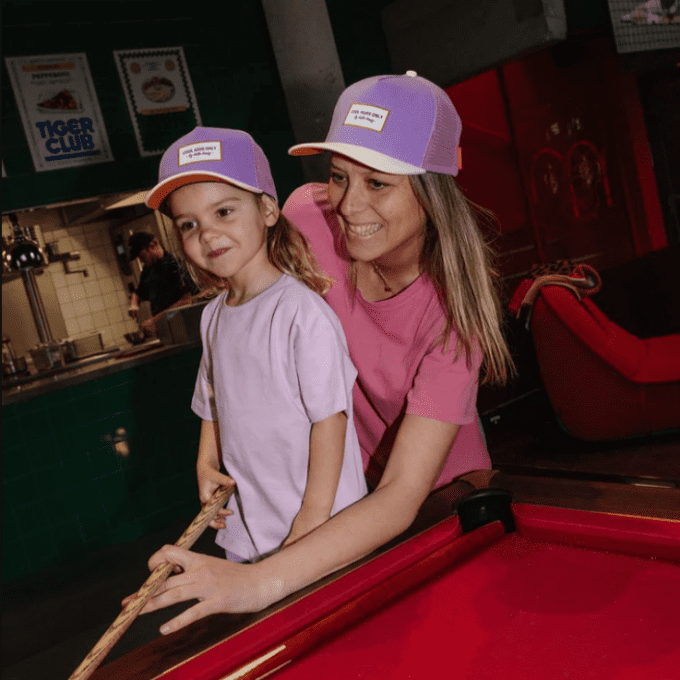 Casquette trucker visière courbée Hello Hossy Mini Iris