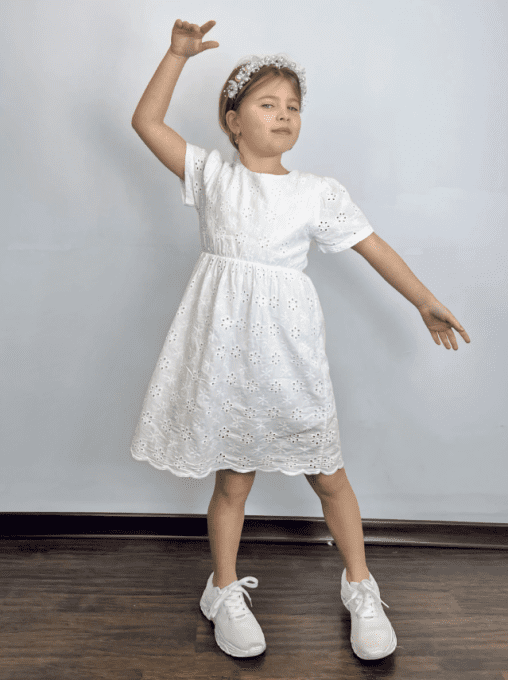 Robe fille en coton broderie anglaise florale blanche